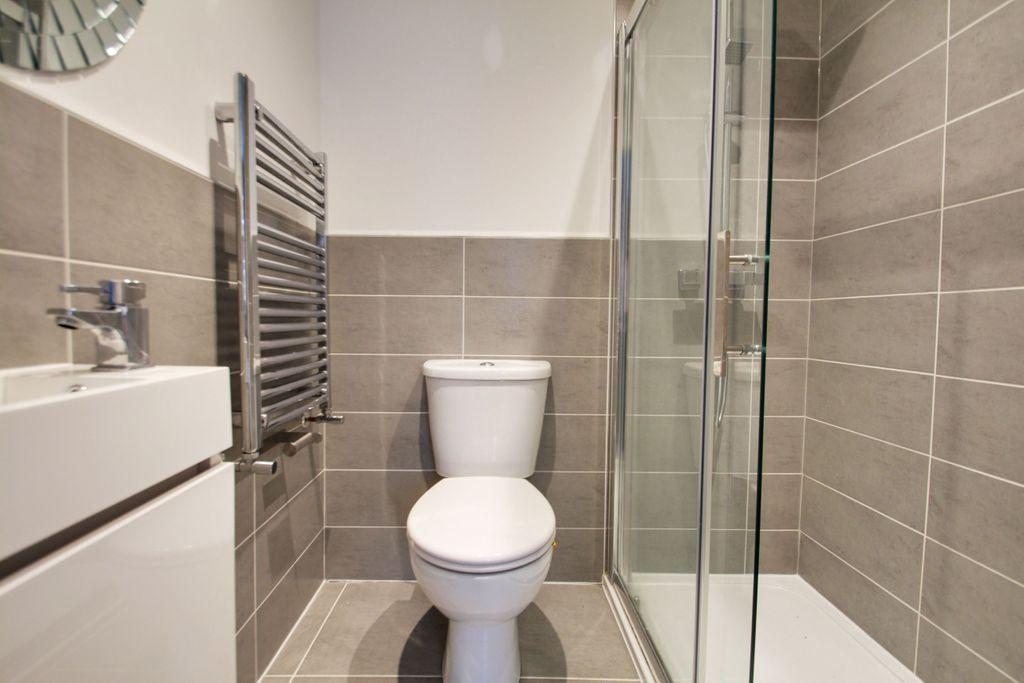 Ensuite to Bed 1