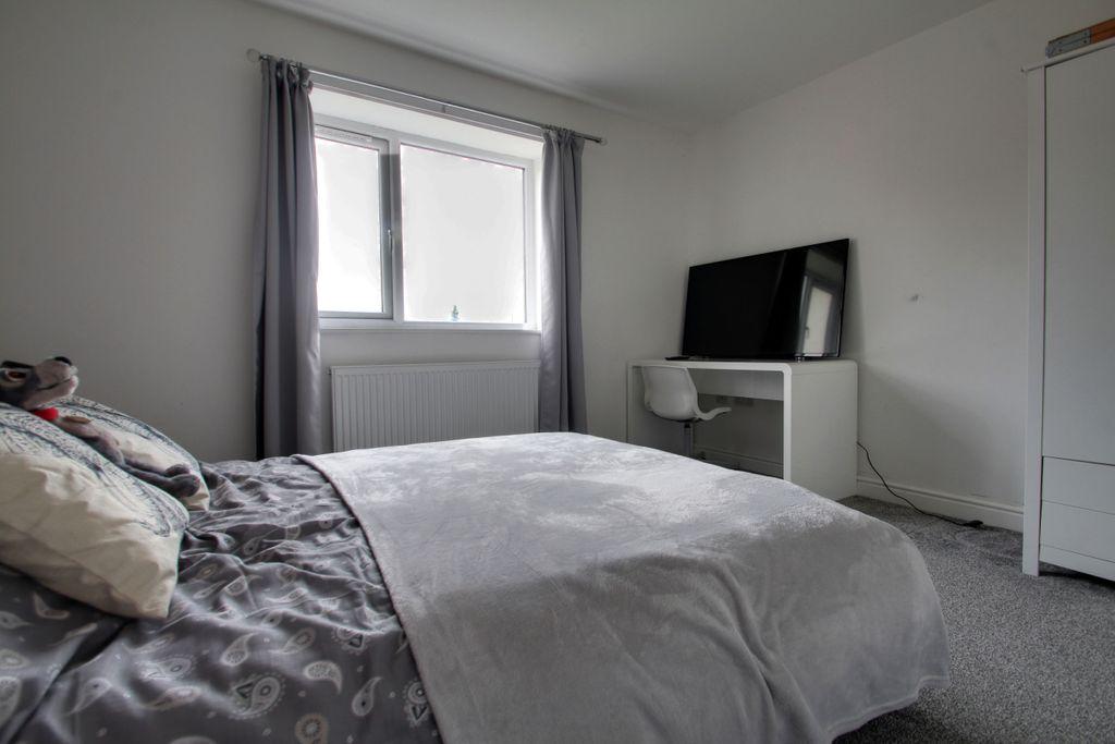 Bedroom 2 (Double)