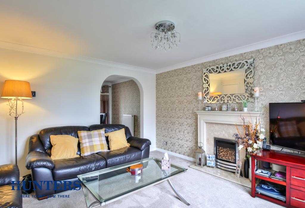 Matthew Close, Oldham, OL8 2XB 3 bed detached house £280,000