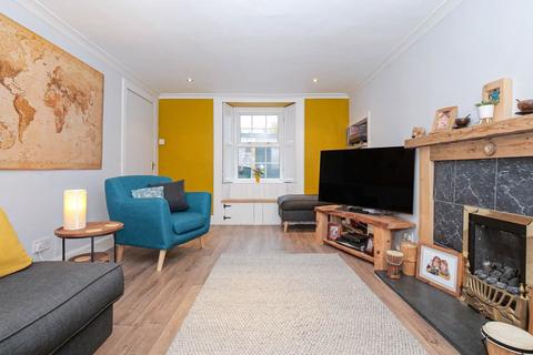 17 Galvelmore Street, Crieff, PH7 4BY