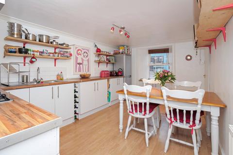 17 Galvelmore Street, Crieff, PH7 4BY