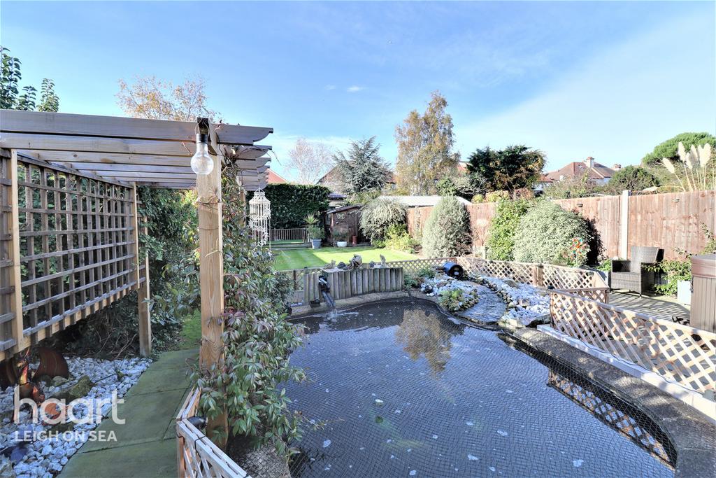 Crescent Road, LeighOnSea 3 bed detached house for sale £650,000