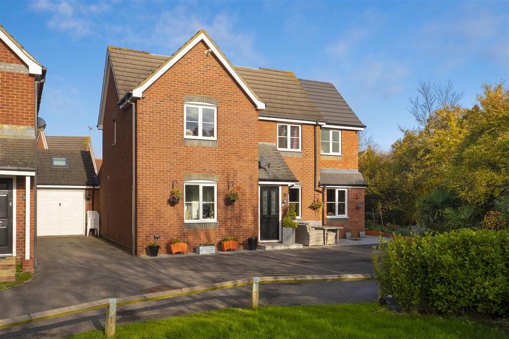 Thistle Drive, Whitstable 6 bed detached house for sale £650,000