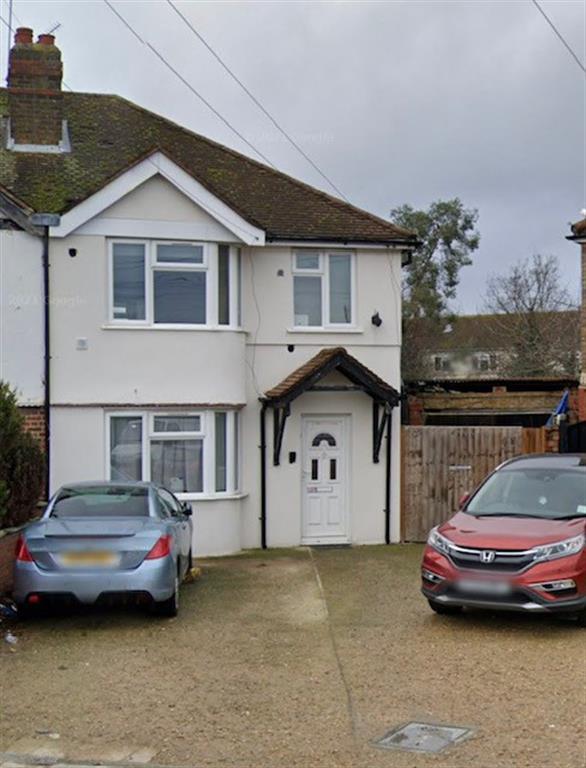 Ash Grove, TW5 3 bed end of terrace house £1,800 pcm (£415 pw)