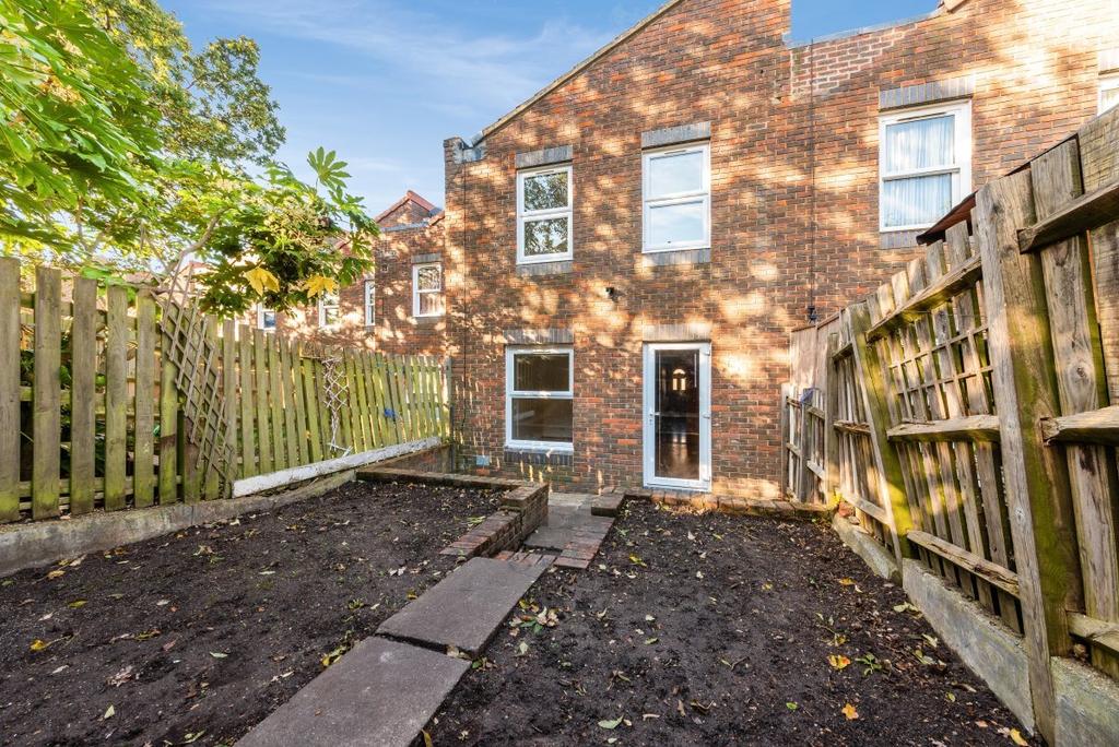 Bristow Road, Crystal Palace 4 bed terraced house £1,745 pcm (£403 pw)