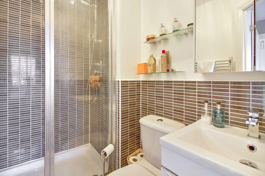 Ensuite to Bed 1