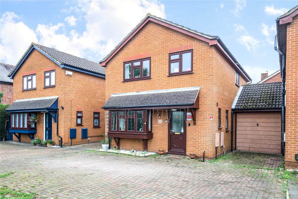 Chessington Road, Epsom, Surrey, KT19 4 bed detached house £550,000