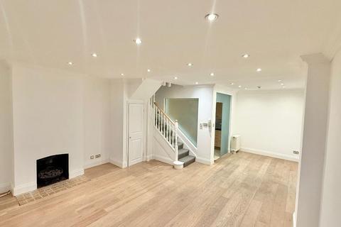 3 bedroom apartment to rent, London NW8