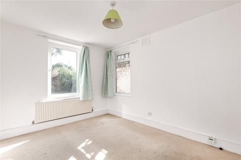 2 bedroom flat to rent, Rush Hill Road, London