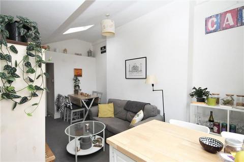 2 bedroom flat for sale - Westow Hill, London, ,, SE19 1RX