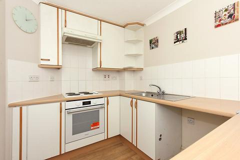 2 bedroom apartment to rent, Armada Way, Chatham, Kent, ME4