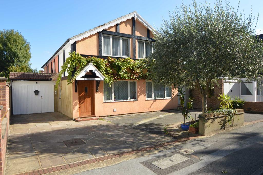 ADDLESTONE House share £550 pcm (£127 pw)