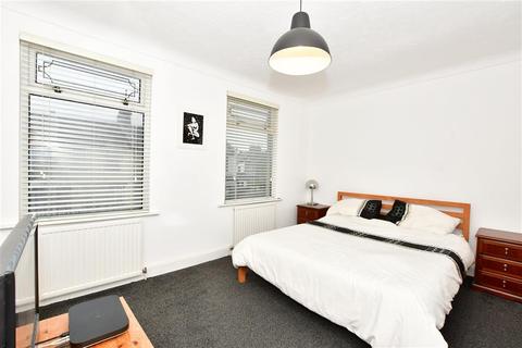15 Kenneth Road, Romford, RM6 6LL