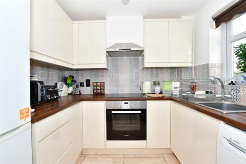 1 bedroom flat for sale, Springfield Drive, Ilford, Essex