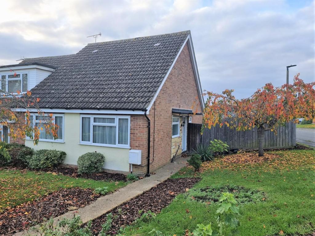 Thirlmere Drive, Stowmarket IP14 2 bed semidetached bungalow £895