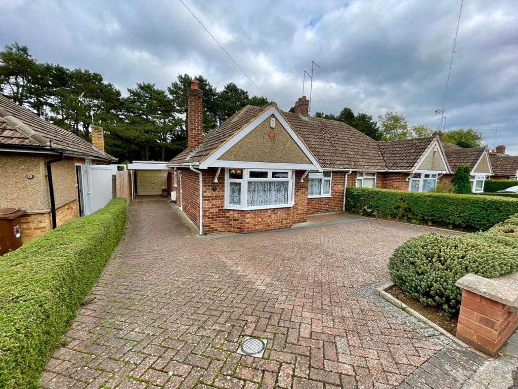 Grassmere Avenue, Westone, Northampton NN3 3DP 2 bed semidetached