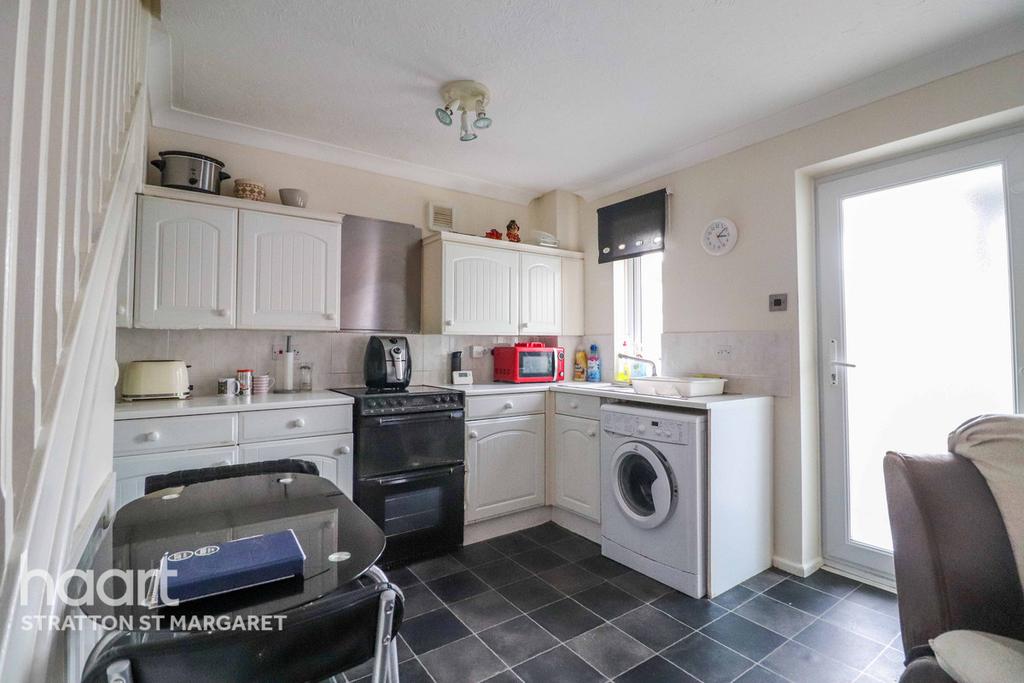 Archer Close, Swindon 1 bed terraced house £170,000