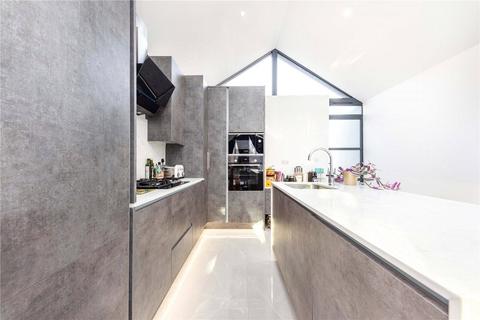4 bedroom house to rent, Shanti Close, Enfield