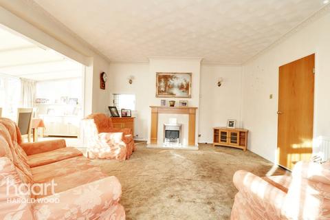 25 Upland Court Road, Romford, RM3 0TT