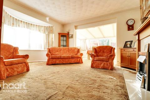 25 Upland Court Road, Romford, RM3 0TT