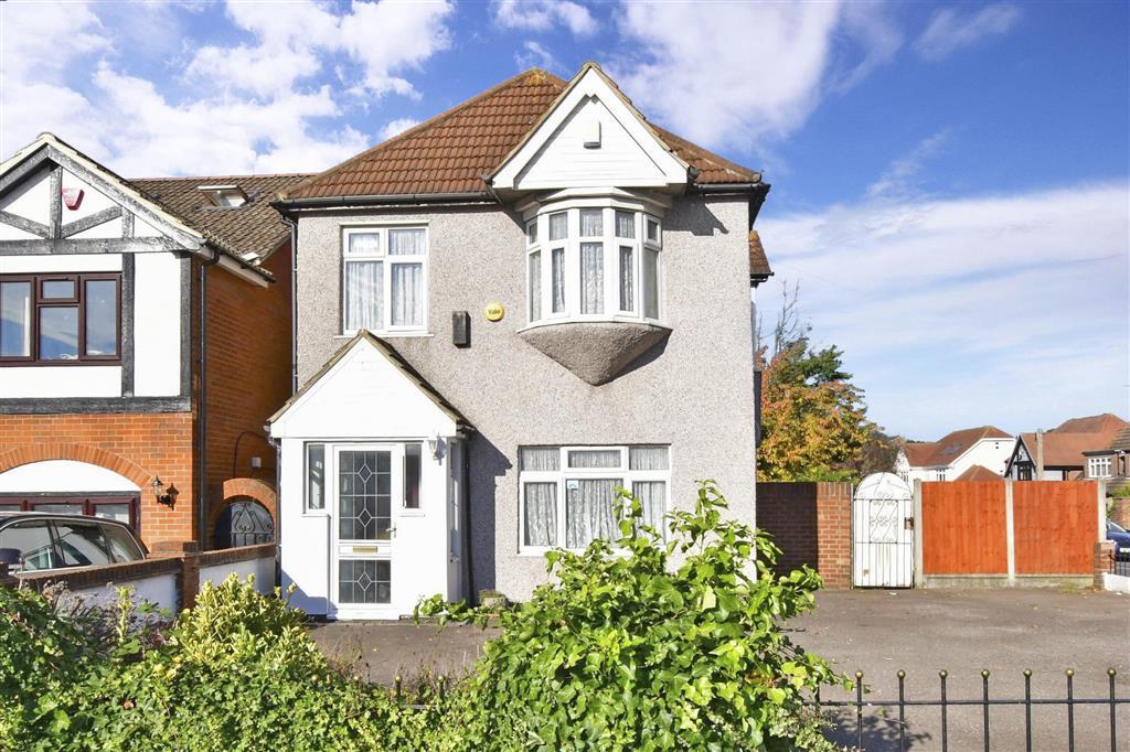 Chase Cross Road, Romford, Essex 3 bed detached house £675,000