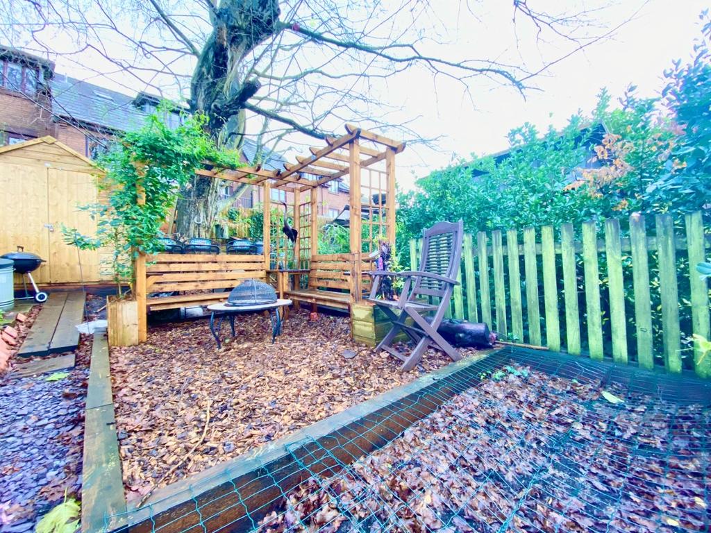 Ford Road Arundel BN18 3 bed terraced house £1,350 pcm (£312 pw)