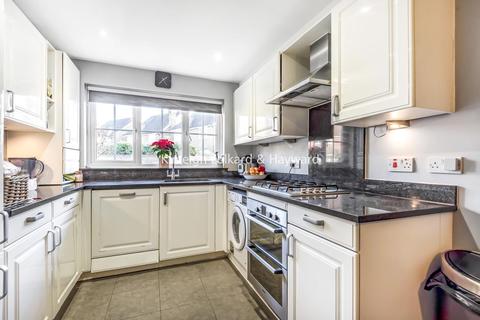 5 Cheyne Park Drive, West Wickham, BR4 9LQ