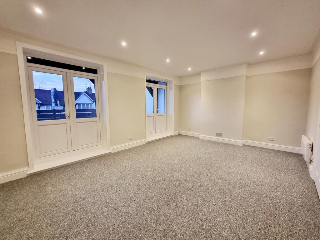The Broadway, Mill Hill, NW7 3 bed flat £1,729 pcm (£399 pw)