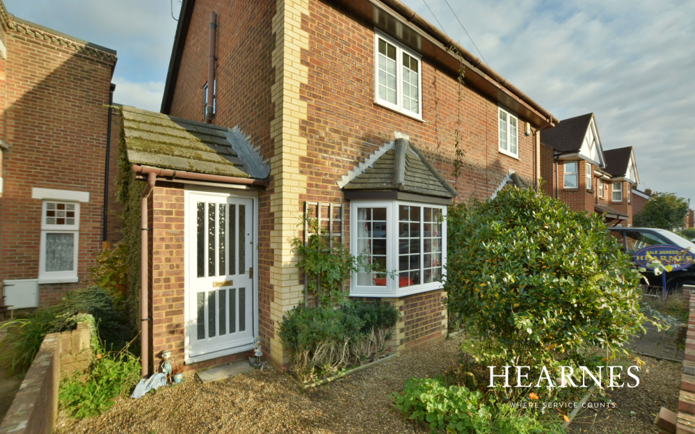 Grove Road, Wimborne, BH21 1BN 2 bed semidetached house £335,000