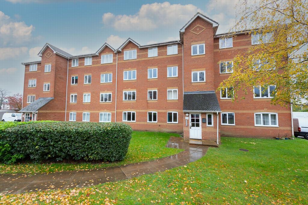 Ascot Court, Aldershot, GU11 2 bed flat £975 pcm (£225 pw)