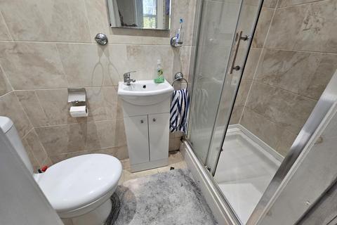 8 bedroom house to rent, St Michaels Villas, Leeds