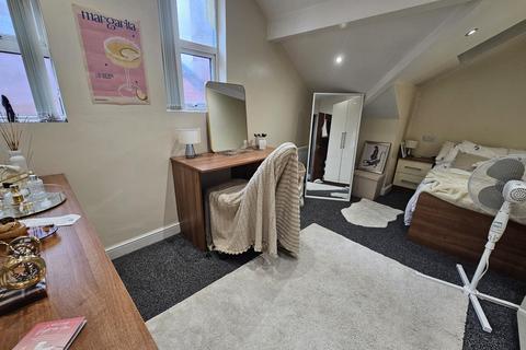 9 bedroom house to rent, St Michaels, Leeds