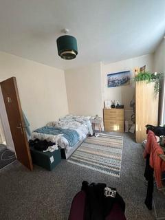 9 bedroom house to rent, Cardigan Road, Leeds