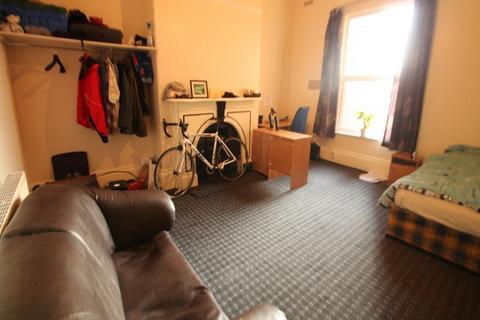 9 bedroom house to rent, Cardigan Road, Leeds