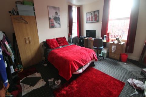 8 bedroom house to rent, Cardigan Road, Leeds