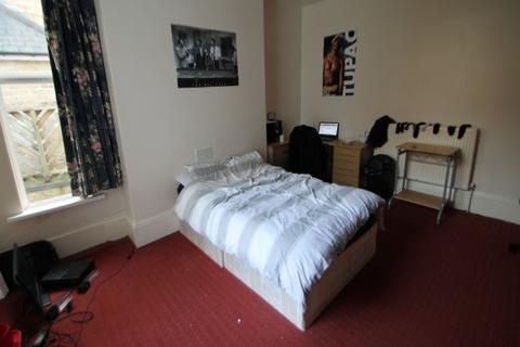 8 bedroom house to rent, Cardigan Road, Leeds