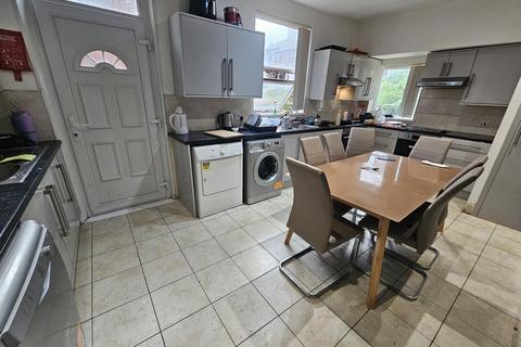 9 bedroom house to rent, Bainbrigge Road, Leeds