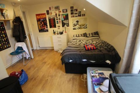14 bedroom house to rent, North Grange Road, Leeds