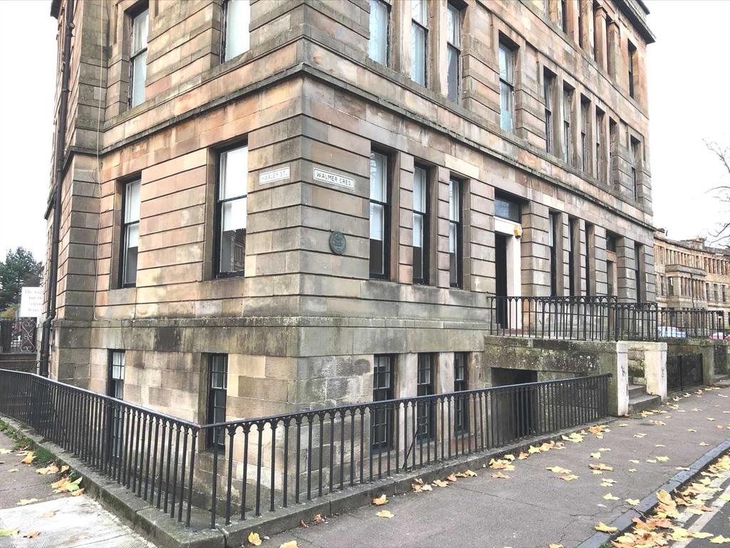 Walmer Crescent, Glasgow 3 bed flat £1,100 pcm (£254 pw)