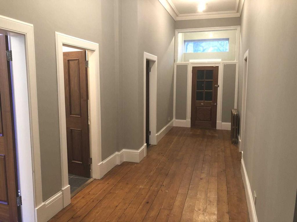 Walmer Crescent, Glasgow 3 bed flat £1,100 pcm (£254 pw)