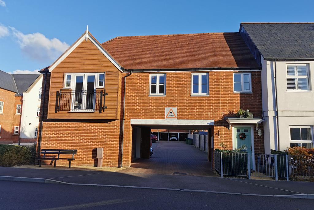 SAMUEL MORTIMER CLOSE, CATISFIELD 2 bed apartment £220,000