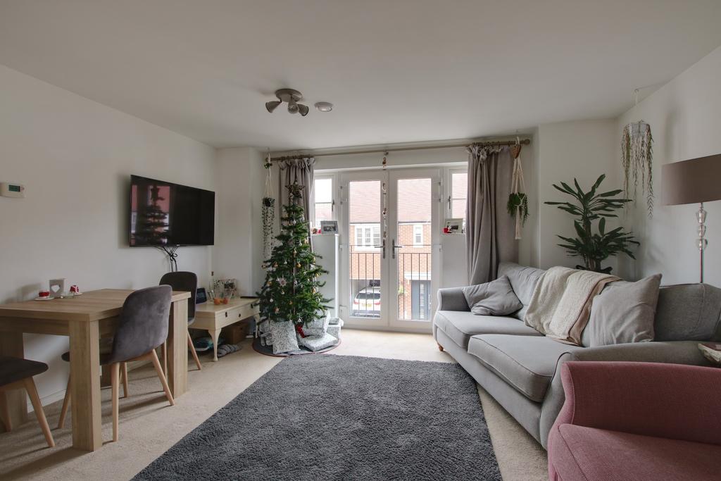 SAMUEL MORTIMER CLOSE, CATISFIELD 2 bed apartment £220,000