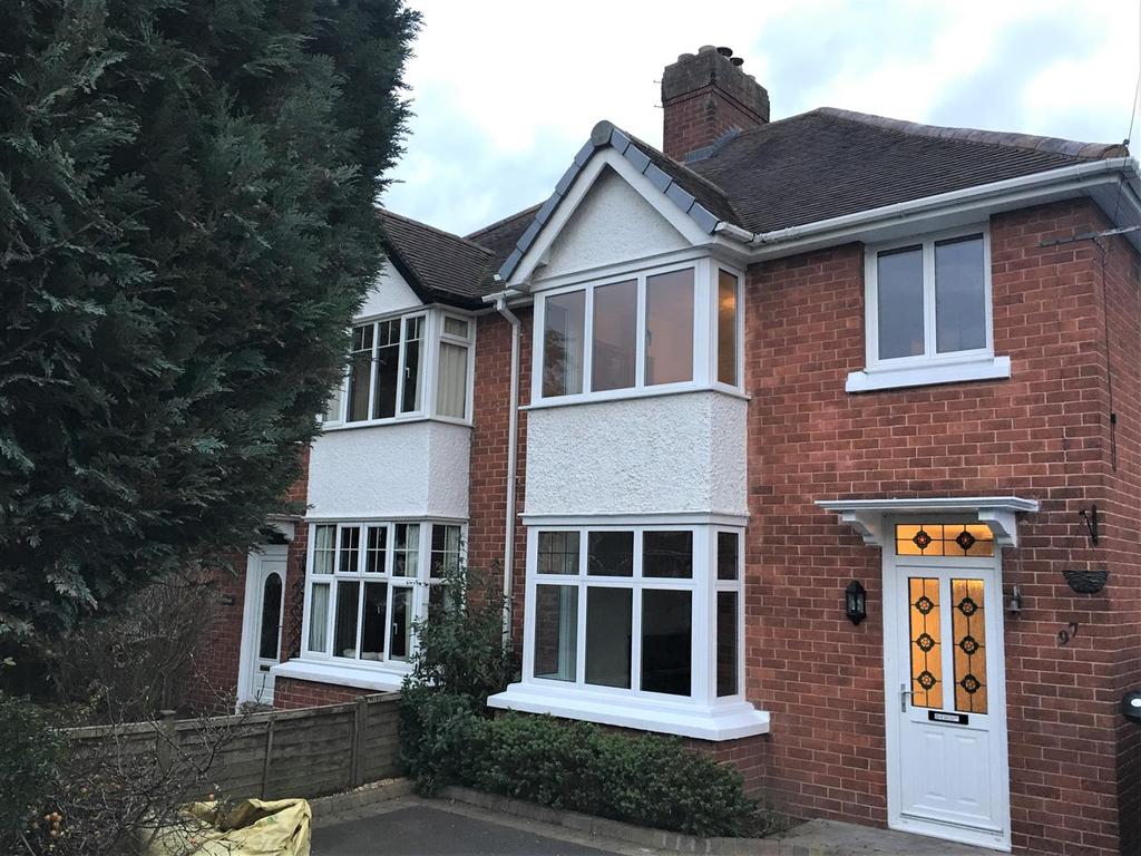 Oakfield Road, Shrewsbury... 3 bed semidetached house £1,100 pcm (£