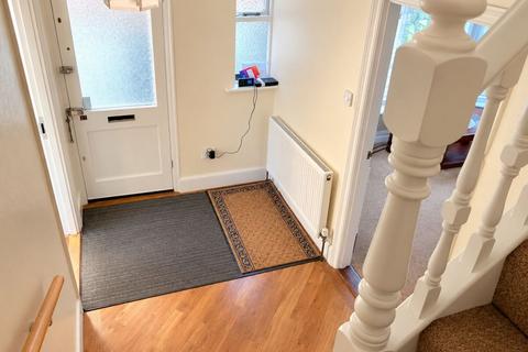4 bedroom semi-detached house to rent, Desborough Avenue, Hp11