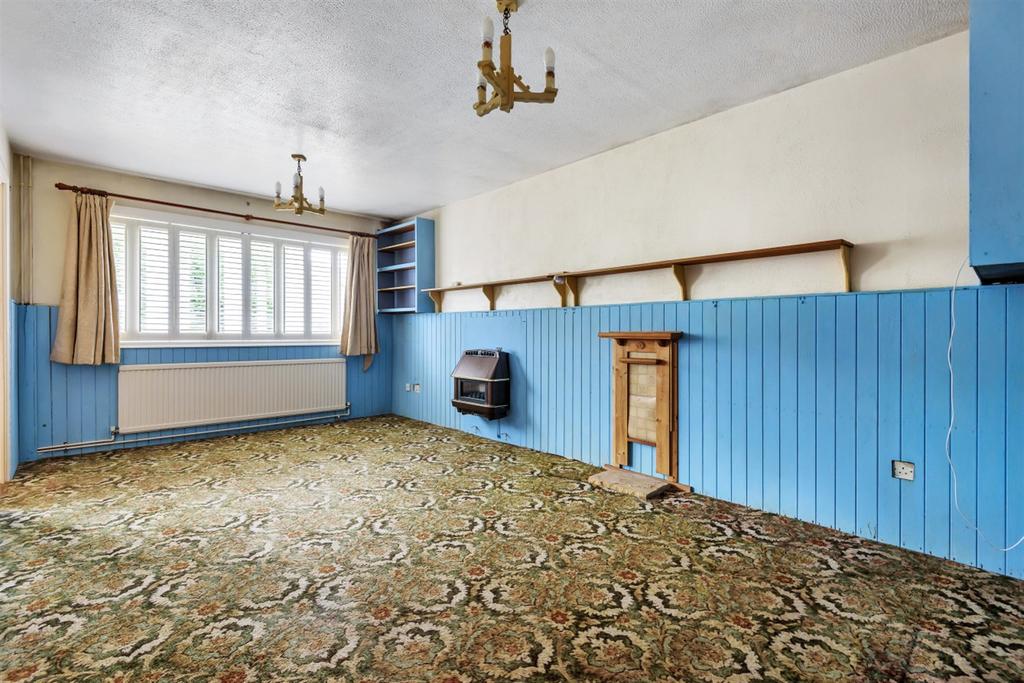 Neville Gardens, Emsworth, PO10 2 bed detached bungalow £310,000