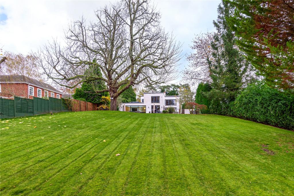 Dinorben Avenue, Fleet, GU52 5 bed detached house £1,500,000