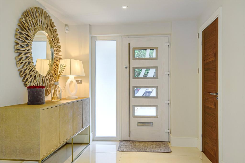 Dinorben Avenue, Fleet, GU52 5 bed detached house £1,500,000