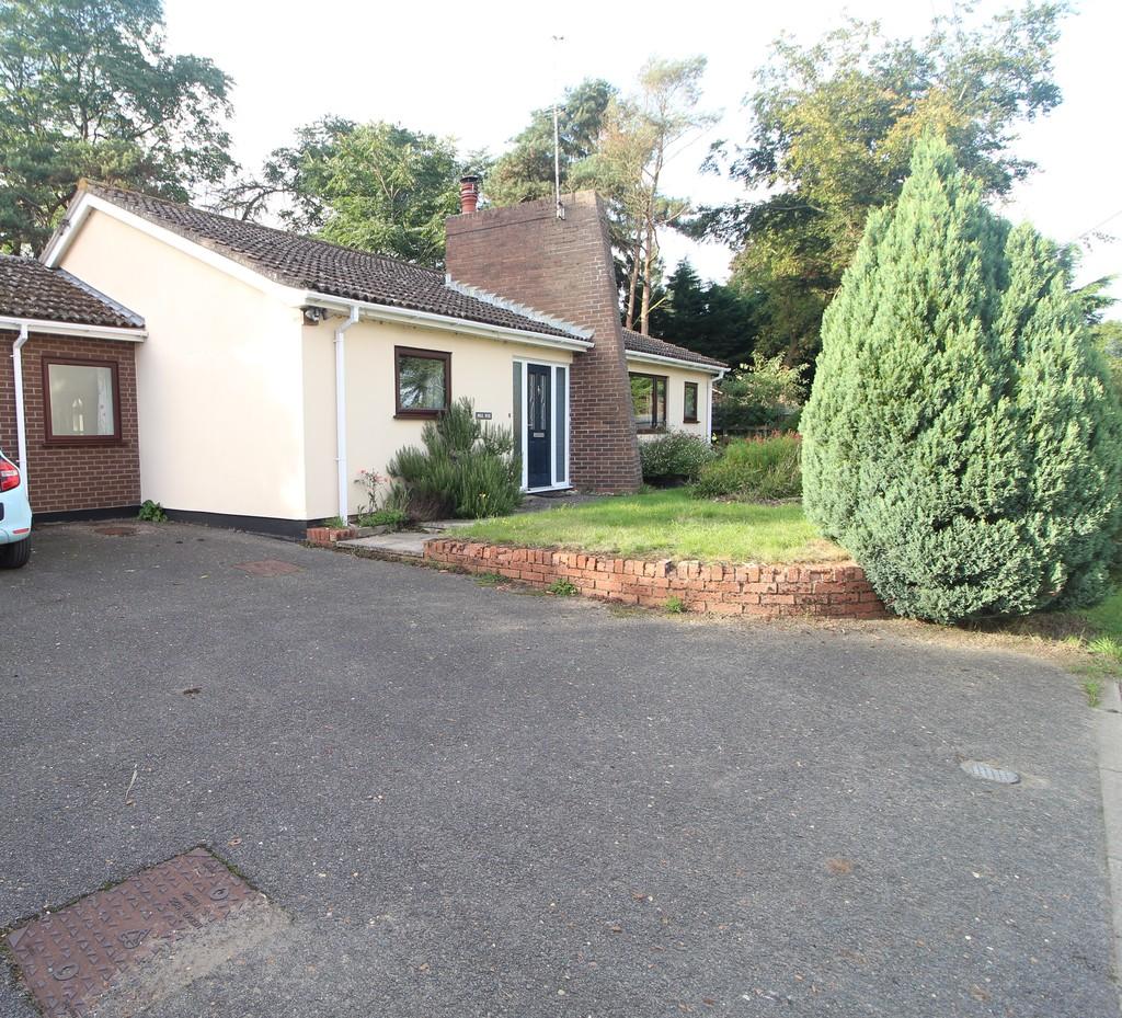 Grimstone End, Pakenham 3 bed detached bungalow £450,000