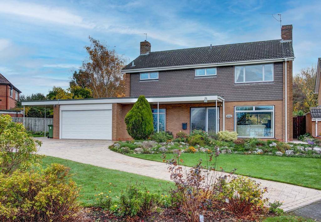 Orchard Grove, Astwood Bank... 4 bed detached house £500,000