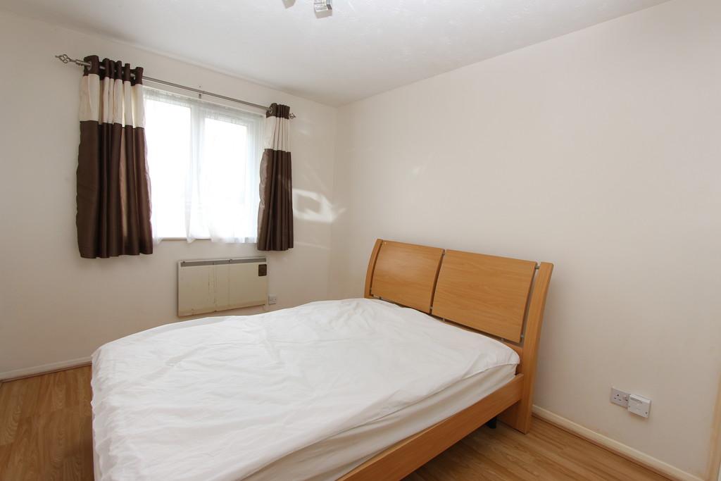 Granville Place, Pinner, HA5 1 bed apartment £1,050 pcm (£242 pw)